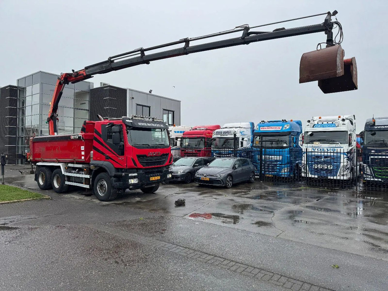 Iveco Trakker 500 6X4 EURO 6 KIPPER + PALFINGER PK1800 - Kraanwagen: afbeelding 1 Iveco Trakker 500 6X4 EURO 6 KIPPER + PALFINGER PK1800 - Kraanwagen: afbeelding 1
