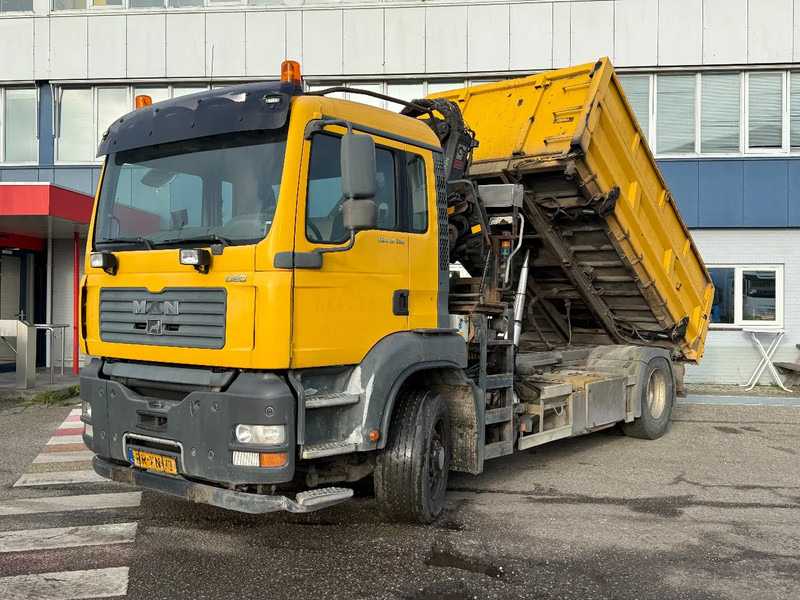 MAN TGA 18.310 4X4 + HIAB 122 ES-2 - DAMAGED CRANE - Kipper vrachtwagen, Kraanwagen: afbeelding 1 MAN TGA 18.310 4X4 + HIAB 122 ES-2 - DAMAGED CRANE - Kipper vrachtwagen, Kraanwagen: afbeelding 1