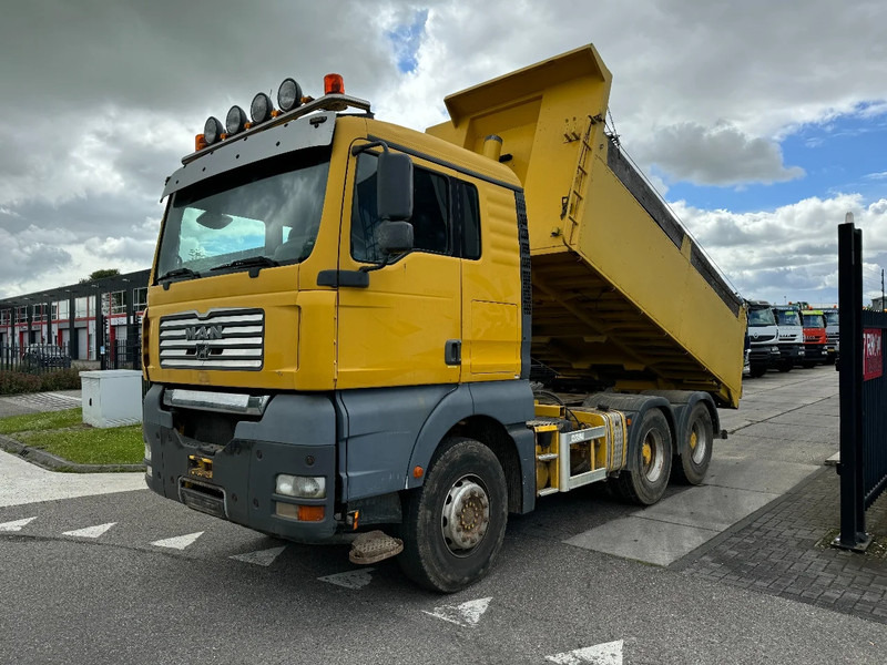 MAN TGA 26.530 6X4 MANUAL 3 PEDALS TIPPER KIPPER - Kipper vrachtwagen: afbeelding 1 MAN TGA 26.530 6X4 MANUAL 3 PEDALS TIPPER KIPPER - Kipper vrachtwagen: afbeelding 1