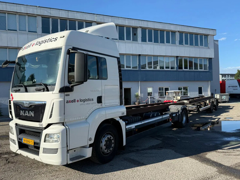 MAN TGS 18.420 EURO 6 + KRONE 2 AXLE + 2x DHOLLANDIA LIFT - Containertransporter/ Wissellaadbak vrachtwagen: afbeelding 1 MAN TGS 18.420 EURO 6 + KRONE 2 AXLE + 2x DHOLLANDIA LIFT - Containertransporter/ Wissellaadbak vrachtwagen: afbeelding 1