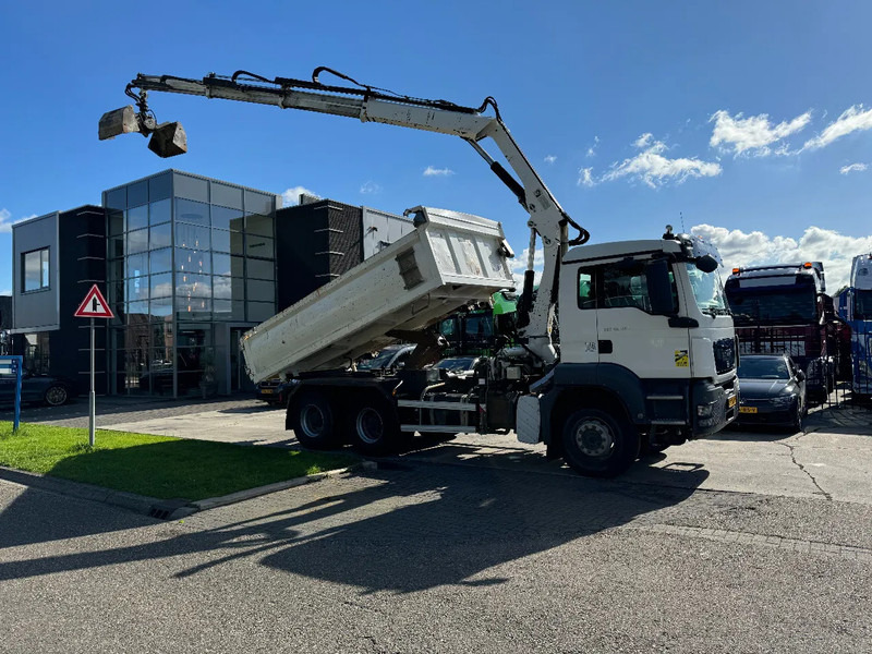 MAN TGS 26.400 6X4 HIAB 166D + REMOTE CONTROL + 2 WAYS KIPPER TÜV TILL 07-2025 - Kipper vrachtwagen, Kraanwagen: afbeelding 2 MAN TGS 26.400 6X4 HIAB 166D + REMOTE CONTROL + 2 WAYS KIPPER TÜV TILL 07-2025 - Kipper vrachtwagen, Kraanwagen: afbeelding 2