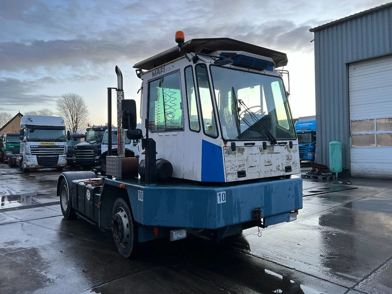 Mafi MT25T131C 4X2 *GEARBOX DON'T GO IN REVERSE* MT25T131C - Terminal trekker: afbeelding 3 Mafi MT25T131C 4X2 *GEARBOX DON'T GO IN REVERSE* MT25T131C - Terminal trekker: afbeelding 3