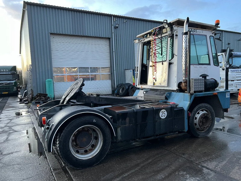 Mafi MT25T131C 4X2 *GEARBOX DON'T GO IN REVERSE* MT25T131C - Terminal trekker: afbeelding 5 Mafi MT25T131C 4X2 *GEARBOX DON'T GO IN REVERSE* MT25T131C - Terminal trekker: afbeelding 5