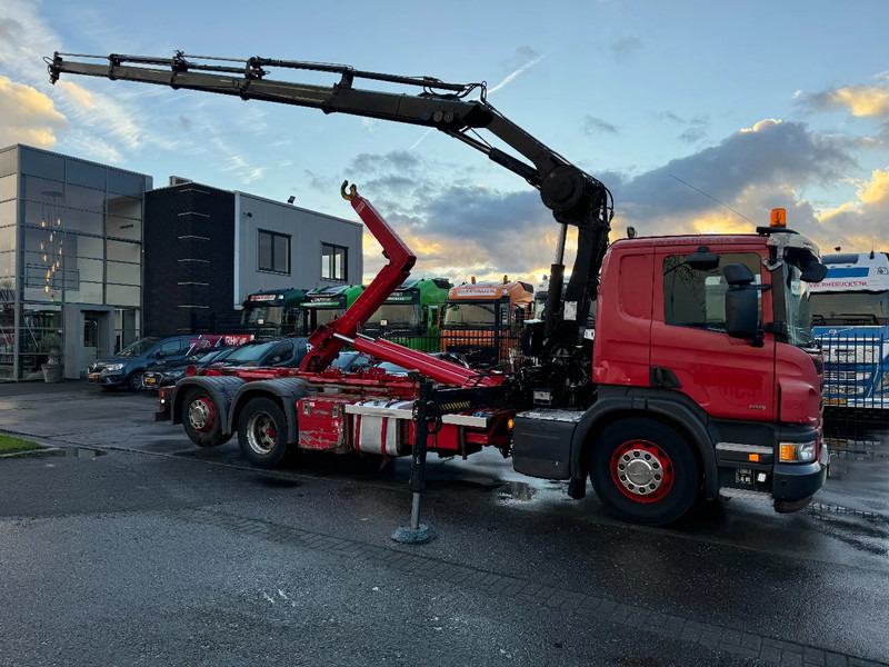 Scania P320 6X2 - EURO 6 + HIAB XS 144 HIPRO + REMOTE + HIAB HOOK + RETARDER - Haakarmsysteem vrachtwagen, Kraanwagen: afbeelding 3 Scania P320 6X2 - EURO 6 + HIAB XS 144 HIPRO + REMOTE + HIAB HOOK + RETARDER - Haakarmsysteem vrachtwagen, Kraanwagen: afbeelding 3