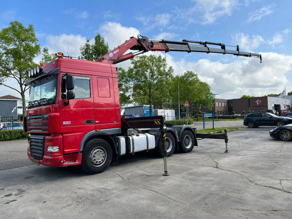 DAF XF 105.460 6X4 EURO 5 + HMF 4220 K6 + REMOTE CON - Trekker: afbeelding 1 DAF XF 105.460 6X4 EURO 5 + HMF 4220 K6 + REMOTE CON - Trekker: afbeelding 1