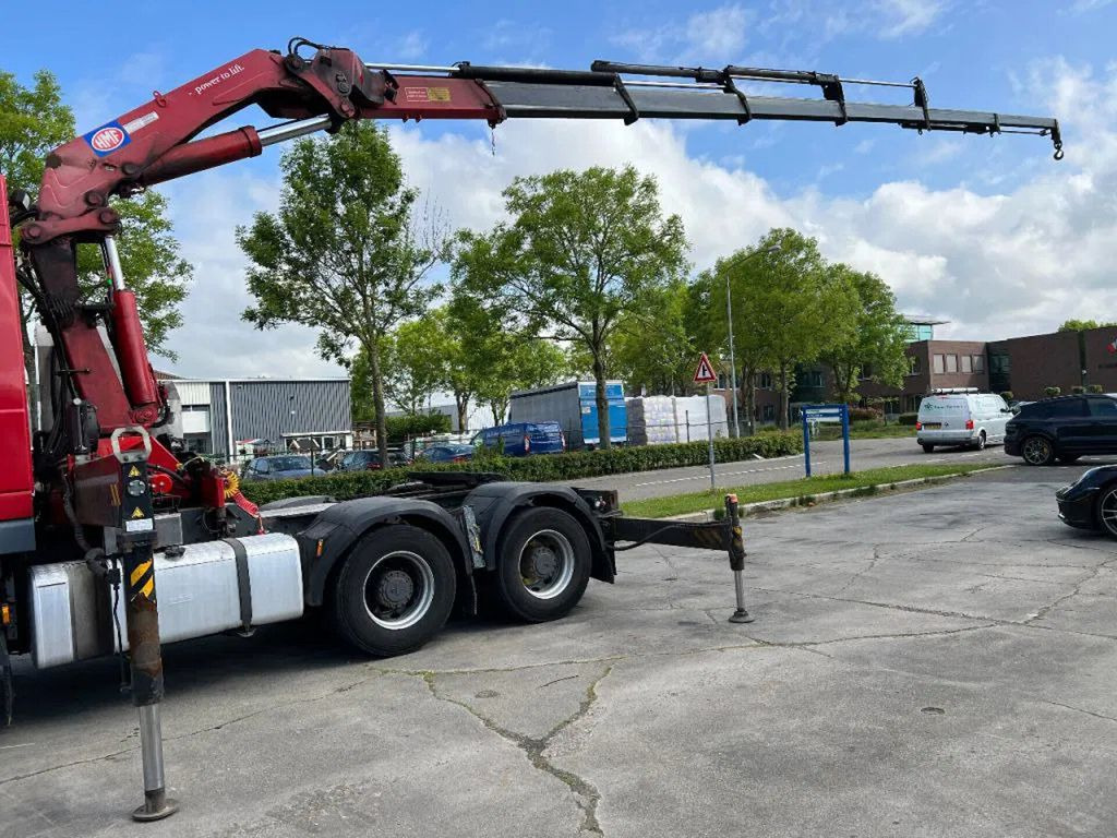 DAF XF 105.460 6X4 EURO 5 + HMF 4220 K6 + REMOTE CON - Trekker: afbeelding 2 DAF XF 105.460 6X4 EURO 5 + HMF 4220 K6 + REMOTE CON - Trekker: afbeelding 2