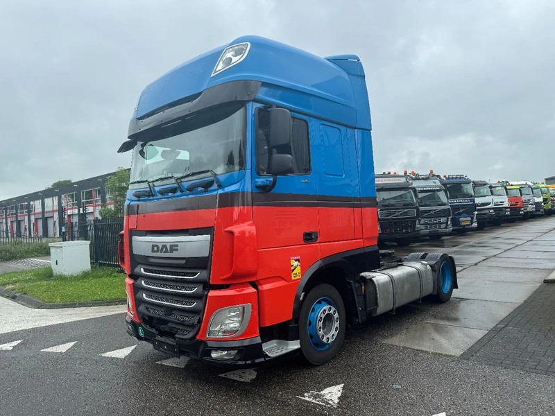 DAF XF 440 4X2 LOW DECK EURO 6 - Trekker: afbeelding 1 DAF XF 440 4X2 LOW DECK EURO 6 - Trekker: afbeelding 1