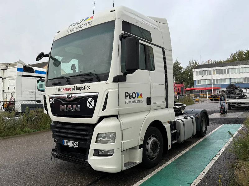 MAN TGX 18.460 4X2 + RETARDER - ENGINE BROKEN - Trekker: afbeelding 1 MAN TGX 18.460 4X2 + RETARDER - ENGINE BROKEN - Trekker: afbeelding 1