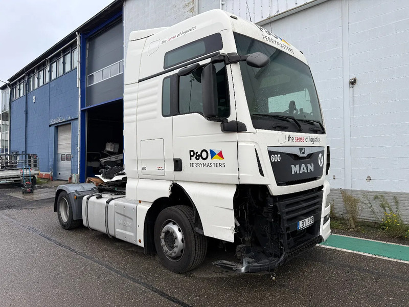 MAN TGX 18.460 4X2 + RETARDER - ENGINE BROKEN - Trekker: afbeelding 3 MAN TGX 18.460 4X2 + RETARDER - ENGINE BROKEN - Trekker: afbeelding 3