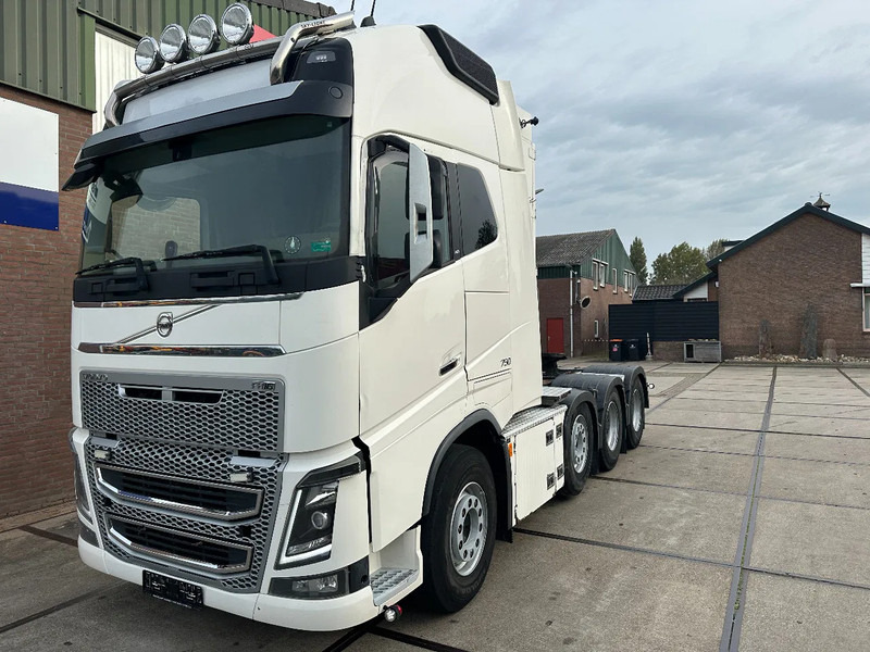 Volvo FH 16.750 8X4, 180 TON POWER STEERING HYDRAULIC - Trekker: afbeelding 2 Volvo FH 16.750 8X4, 180 TON POWER STEERING HYDRAULIC - Trekker: afbeelding 2