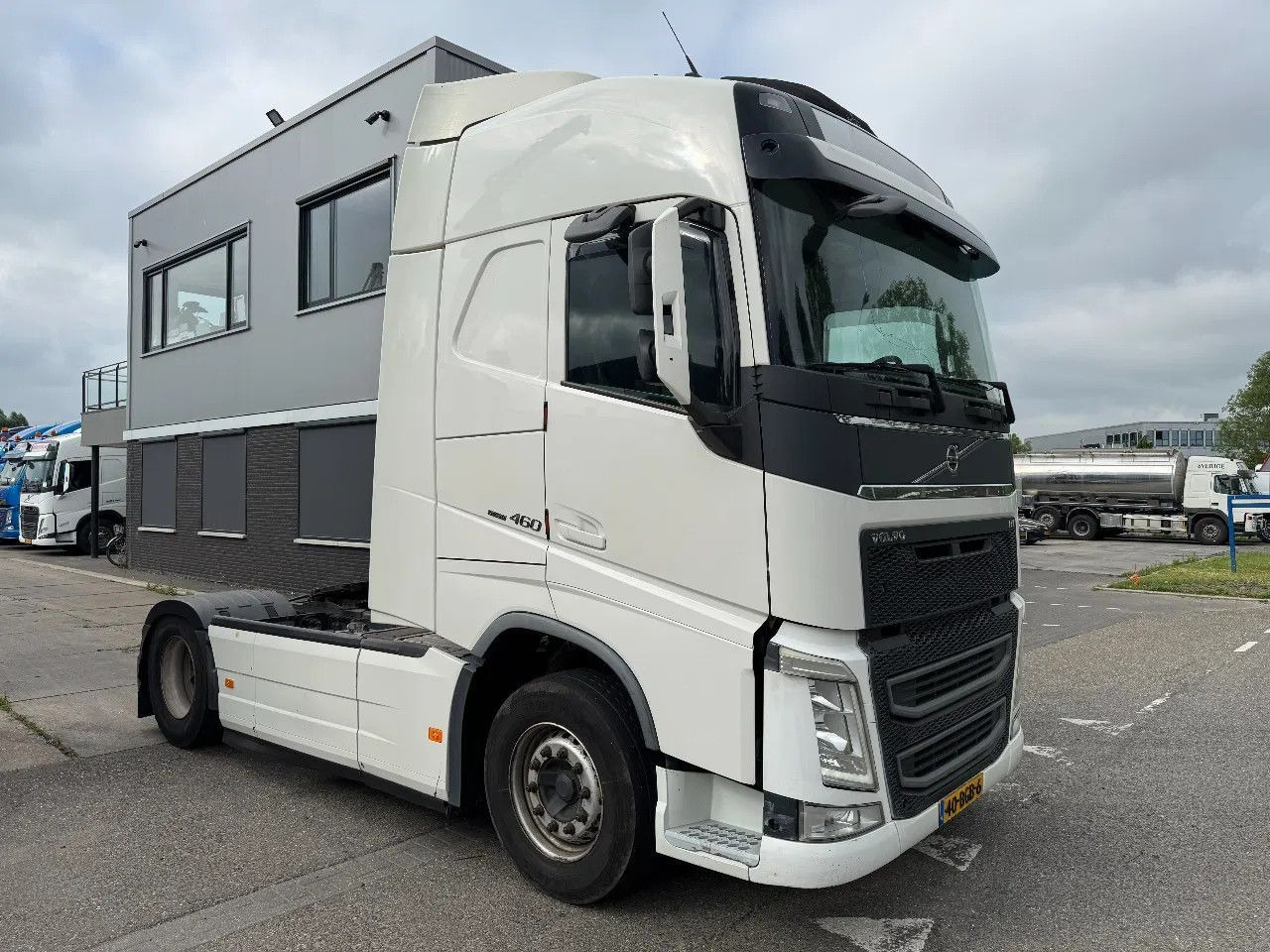 Volvo FH 460 4X2 EURO 6 SKIRTS SPOILERS HYDRAULIC - Trekker: afbeelding 3 Volvo FH 460 4X2 EURO 6 SKIRTS SPOILERS HYDRAULIC - Trekker: afbeelding 3