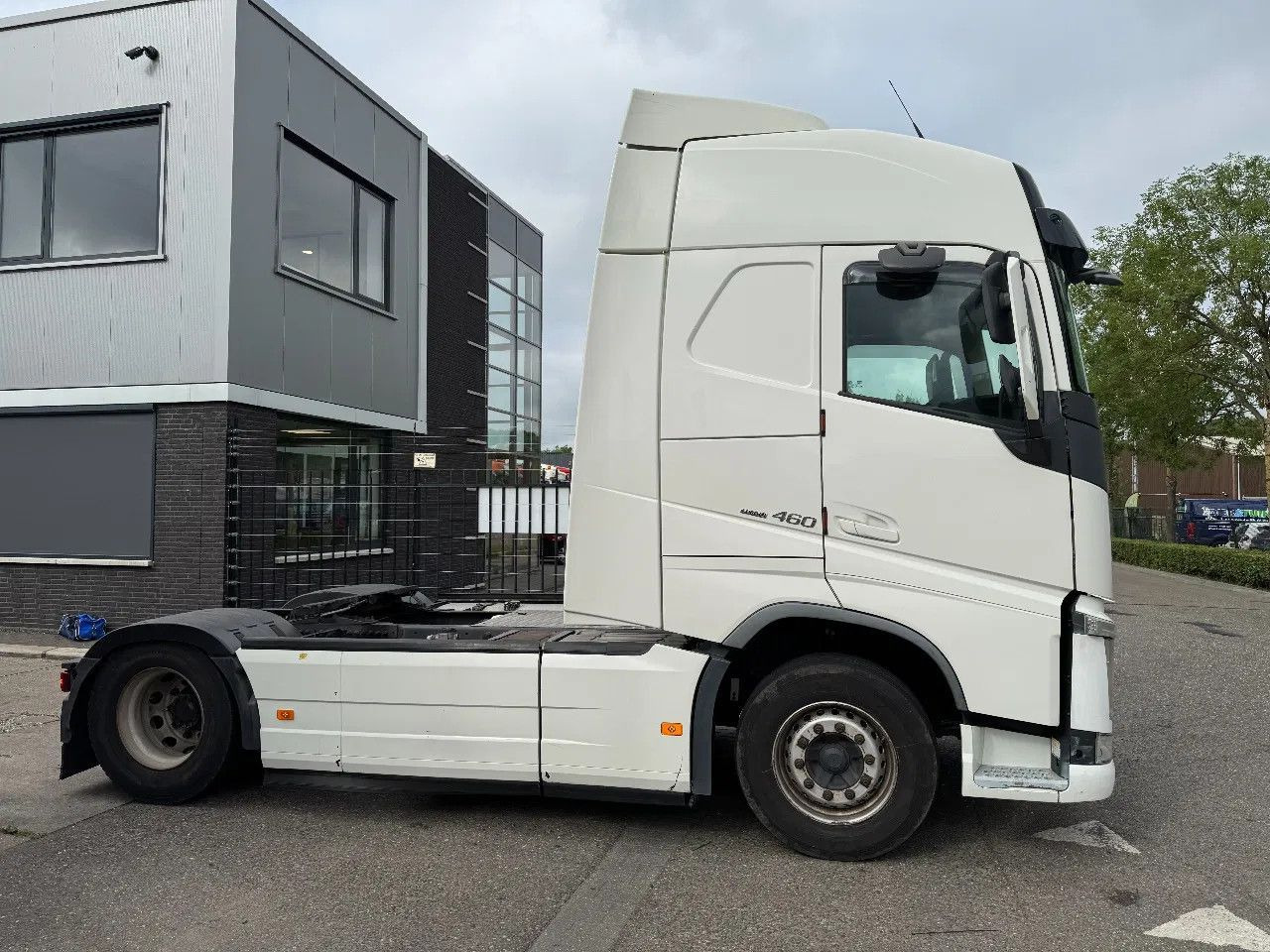 Volvo FH 460 4X2 EURO 6 SKIRTS SPOILERS HYDRAULIC - Trekker: afbeelding 4 Volvo FH 460 4X2 EURO 6 SKIRTS SPOILERS HYDRAULIC - Trekker: afbeelding 4