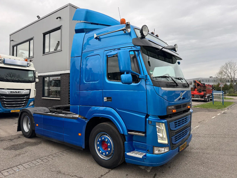 Volvo FM 370 4X2 SPOILERS EURO 6 SKIRTS HOLLAND TRUCK - Trekker: afbeelding 3 Volvo FM 370 4X2 SPOILERS EURO 6 SKIRTS HOLLAND TRUCK - Trekker: afbeelding 3
