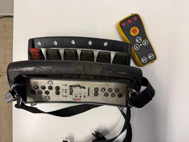 Van Hool VHLO-205 AN, HIAB 099E-1HIPRO REMOTE CONTROLE - Open bak met boorden oplegger: afbeelding 3 Van Hool VHLO-205 AN, HIAB 099E-1HIPRO REMOTE CONTROLE - Open bak met boorden oplegger: afbeelding 3