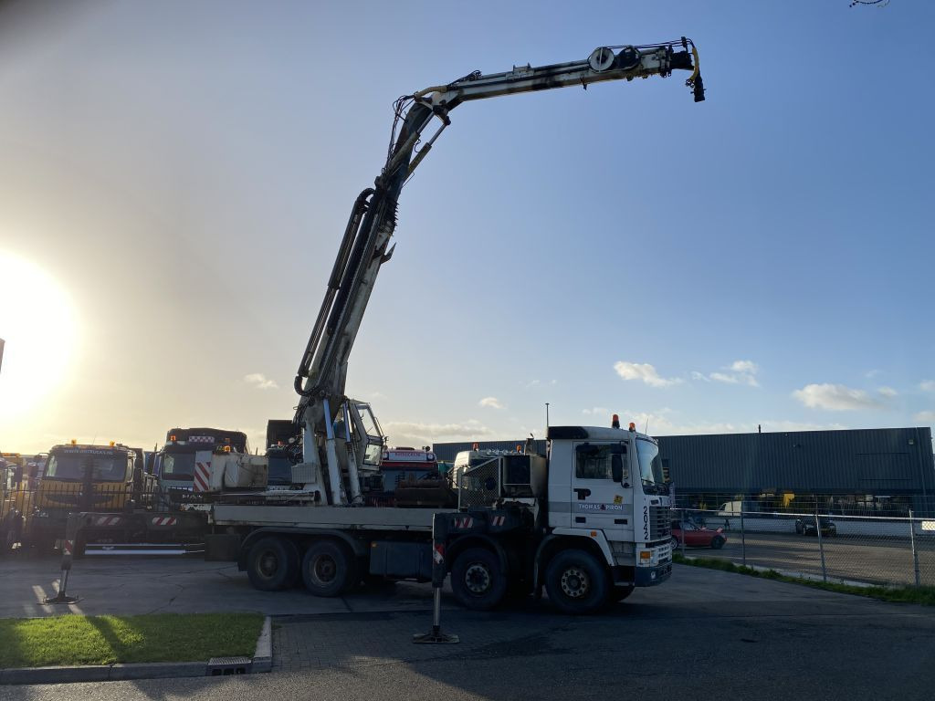 Volvo F 12 8X4 + CORMACH 87000 CRANE - 8.642 HOURS - Kraanwagen: afbeelding 5 Volvo F 12 8X4 + CORMACH 87000 CRANE - 8.642 HOURS - Kraanwagen: afbeelding 5