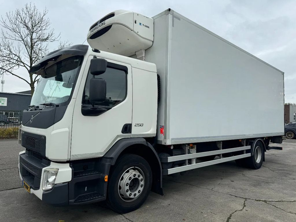 Volvo FE 250 4X2 - EURO 6 + THERMOKING T-500R + DHOLLA - Koelwagen vrachtwagen: afbeelding 1 Volvo FE 250 4X2 - EURO 6 + THERMOKING T-500R + DHOLLA - Koelwagen vrachtwagen: afbeelding 1