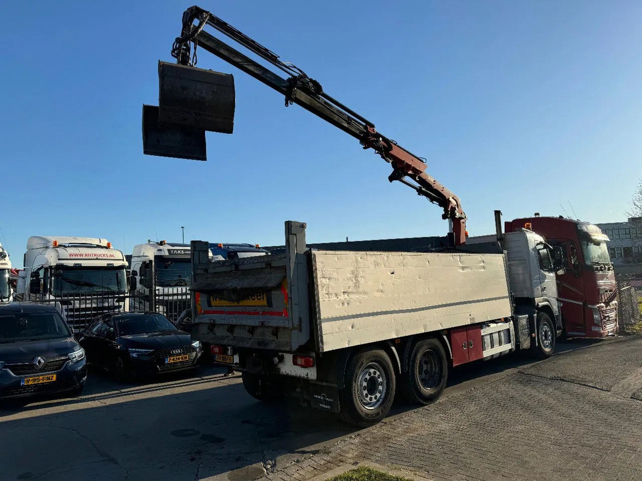 Volvo FM 330 6X2 - EURO 5 + ATLAS 126.3E A2 + REMOTE + - Kraanwagen: afbeelding 5 Volvo FM 330 6X2 - EURO 5 + ATLAS 126.3E A2 + REMOTE + - Kraanwagen: afbeelding 5