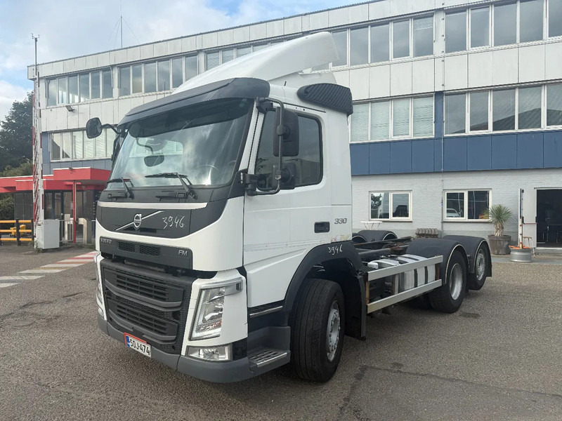 Volvo FM 330 FM 330 6X2 GESTUURD MET KM 235315 - Chassis vrachtwagen: afbeelding 1 Volvo FM 330 FM 330 6X2 GESTUURD MET KM 235315 - Chassis vrachtwagen: afbeelding 1