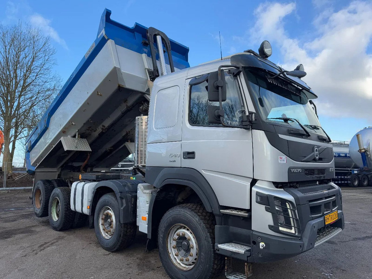 Volvo FMX 540 8X4 - EURO 6 + KIPPER + LIFTING AXLE Volvo FMX 540 8X4 - EURO 6 + KIPPER + LIFTING AXLE - Kipper vrachtwagen: afbeelding 2 Volvo FMX 540 8X4 - EURO 6 + KIPPER + LIFTING AXLE Volvo FMX 540 8X4 - EURO 6 + KIPPER + LIFTING AXLE - Kipper vrachtwagen: afbeelding 2