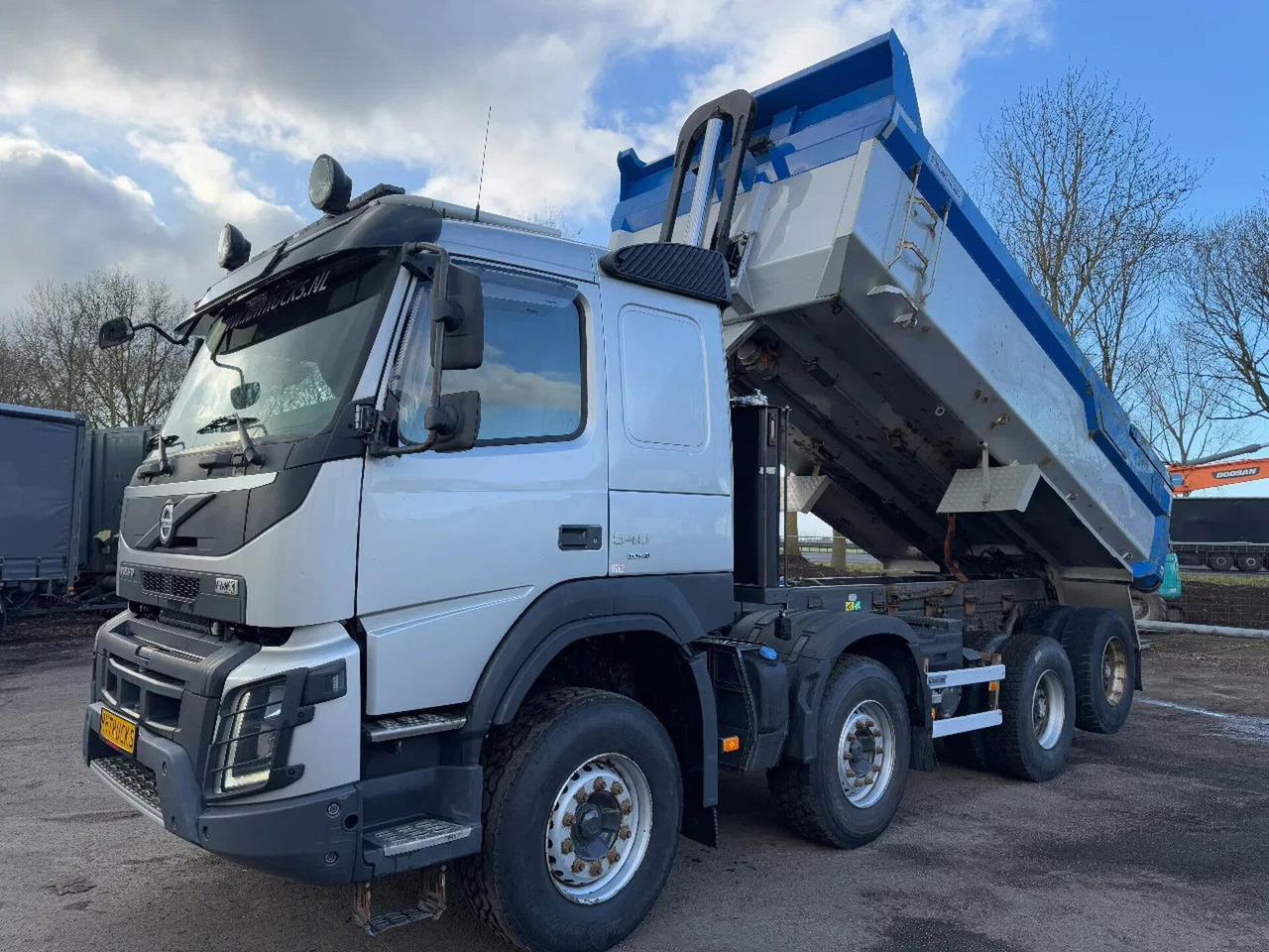 Volvo FMX 540 8X4 - EURO 6 + KIPPER + LIFTING AXLE Volvo FMX 540 8X4 - EURO 6 + KIPPER + LIFTING AXLE - Kipper vrachtwagen: afbeelding 1 Volvo FMX 540 8X4 - EURO 6 + KIPPER + LIFTING AXLE Volvo FMX 540 8X4 - EURO 6 + KIPPER + LIFTING AXLE - Kipper vrachtwagen: afbeelding 1