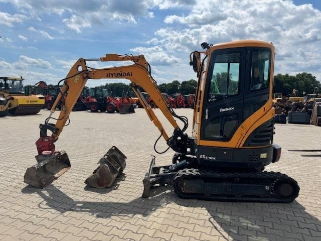 Hyundai R25Z-9 AK - Minigraafmachine: afbeelding 1 Hyundai R25Z-9 AK - Minigraafmachine: afbeelding 1