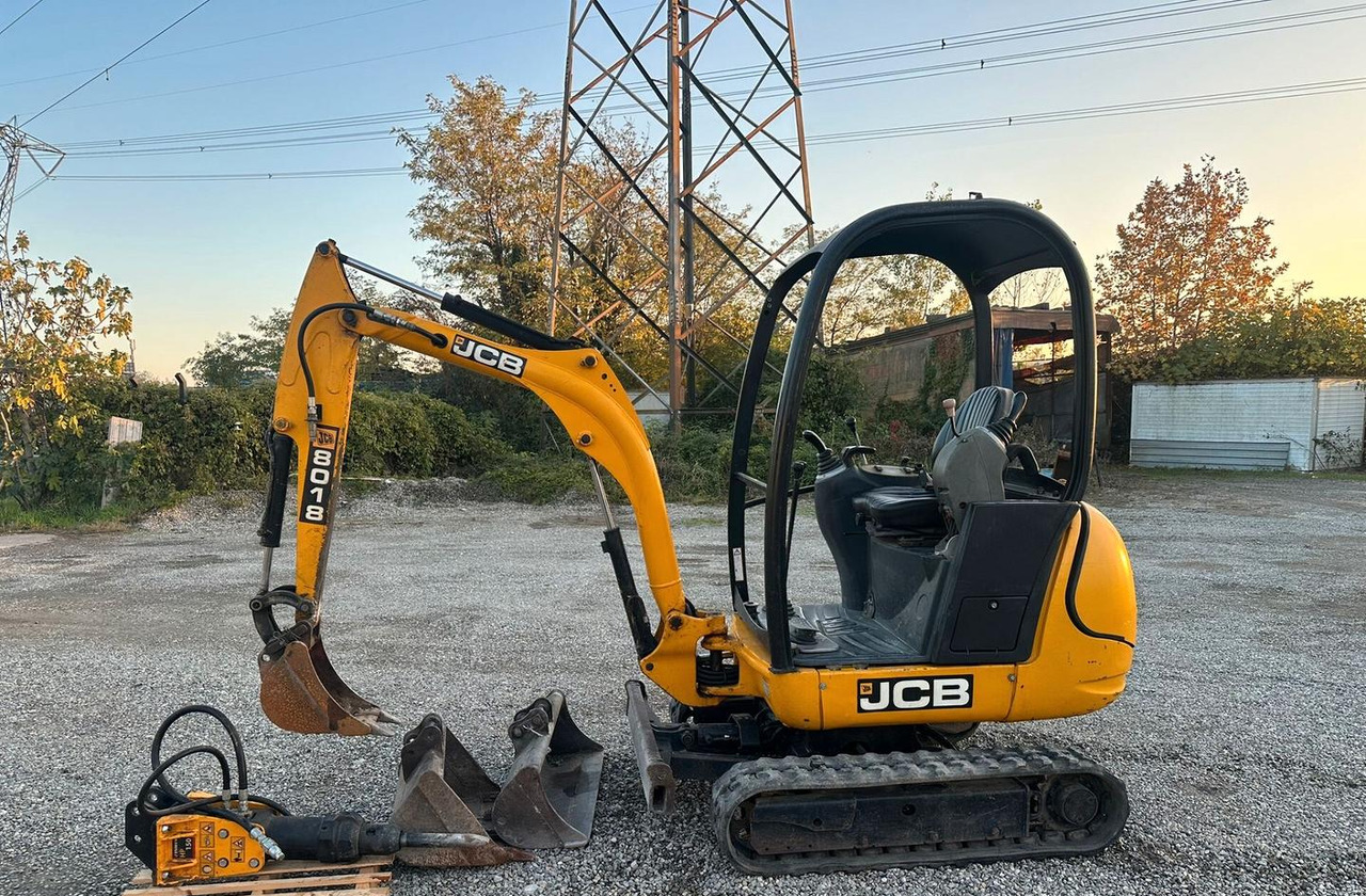 Mini escavatore Jcb 18 quintali - Minigraafmachine: afbeelding 1 Mini escavatore Jcb 18 quintali - Minigraafmachine: afbeelding 1