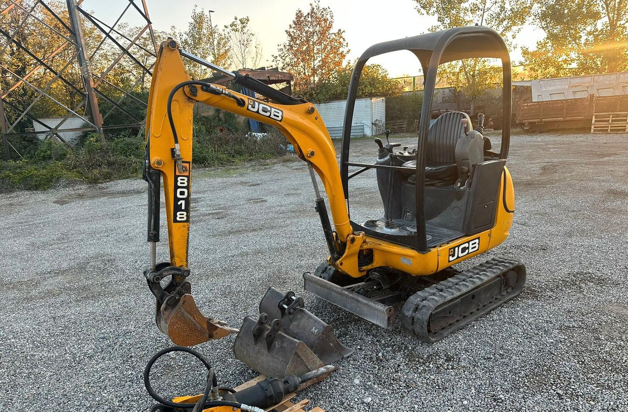 Mini escavatore Jcb 18 quintali - Minigraafmachine: afbeelding 2 Mini escavatore Jcb 18 quintali - Minigraafmachine: afbeelding 2