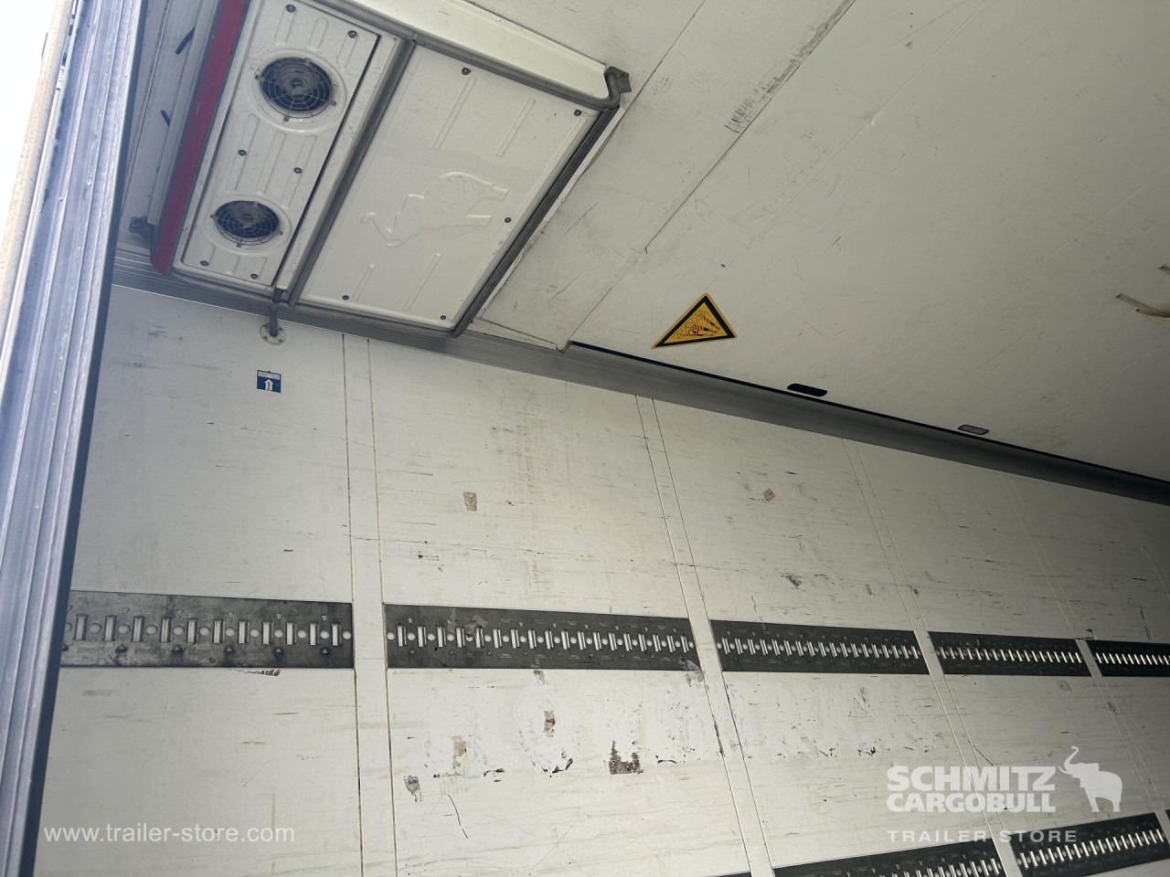 SCHMITZ Reefer Multitemp Taillift - Isotherm oplegger: afbeelding 3 SCHMITZ Reefer Multitemp Taillift - Isotherm oplegger: afbeelding 3
