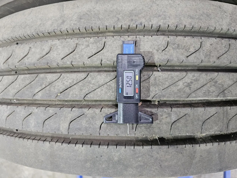 DUNLOP 275/70R22.5 - 12mm profile - Band voor Vrachtwagen: afbeelding 2 DUNLOP 275/70R22.5 - 12mm profile - Band voor Vrachtwagen: afbeelding 2