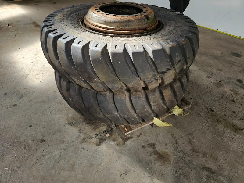 Grip Master 14.00-24 - Band voor Vrachtwagen: afbeelding 2 Grip Master 14.00-24 - Band voor Vrachtwagen: afbeelding 2