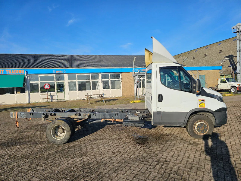 Iveco Daily IS70C12BA - Chassis vrachtwagen: afbeelding 4 Iveco Daily IS70C12BA - Chassis vrachtwagen: afbeelding 4