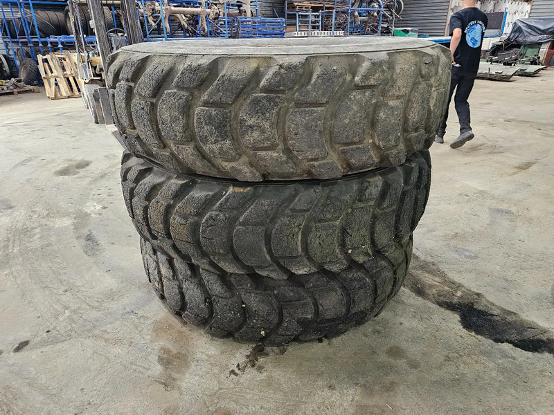 Michelin 18.00-33 - Band voor Vrachtwagen: afbeelding 4 Michelin 18.00-33 - Band voor Vrachtwagen: afbeelding 4