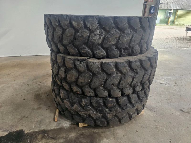 Michelin 18.00 R33 - Band voor Vrachtwagen: afbeelding 2 Michelin 18.00 R33 - Band voor Vrachtwagen: afbeelding 2