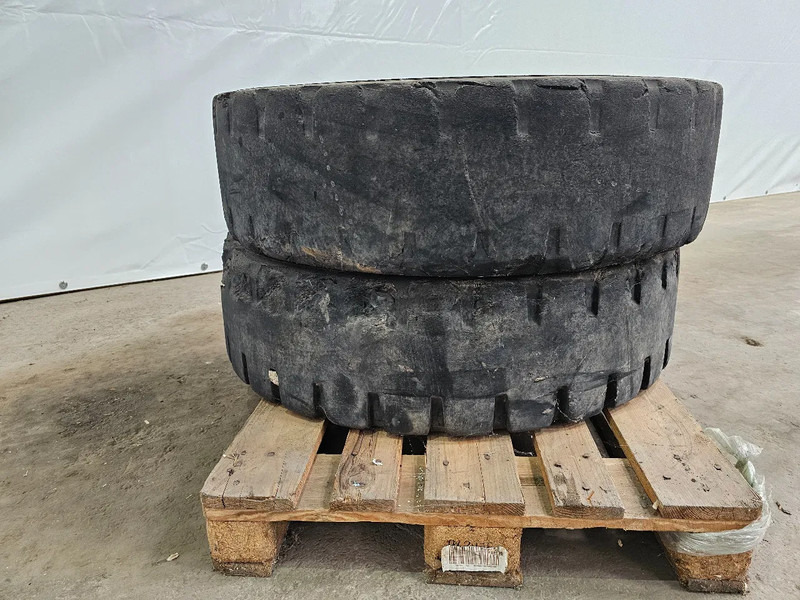Michelin FULL RUBBER - 315/80R22.5 - Band voor Vrachtwagen: afbeelding 3 Michelin FULL RUBBER - 315/80R22.5 - Band voor Vrachtwagen: afbeelding 3