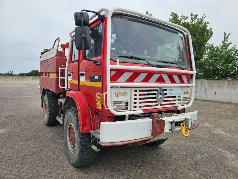 Renault M210 4x4 - Arbois 3500L - Brandweerwagen: afbeelding 3 Renault M210 4x4 - Arbois 3500L - Brandweerwagen: afbeelding 3