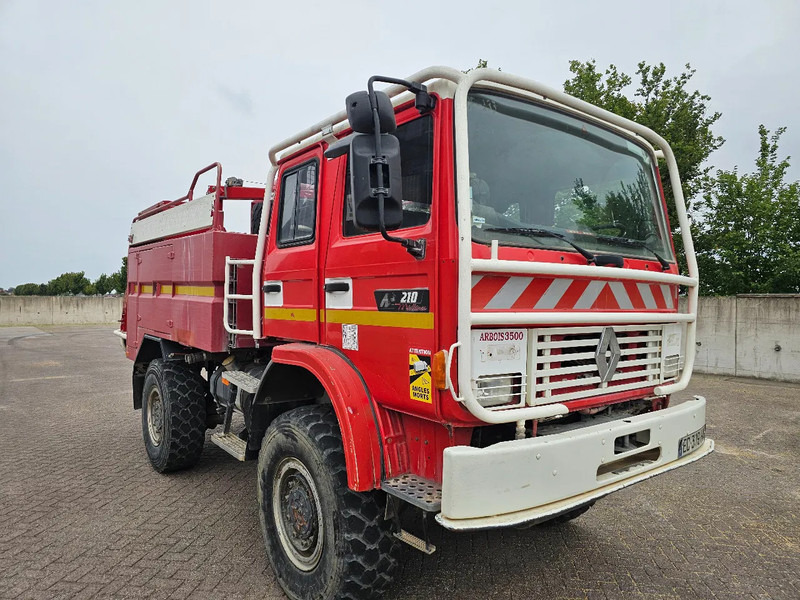 Renault M210 Arbois 3500L - Brandweerwagen: afbeelding 3 Renault M210 Arbois 3500L - Brandweerwagen: afbeelding 3