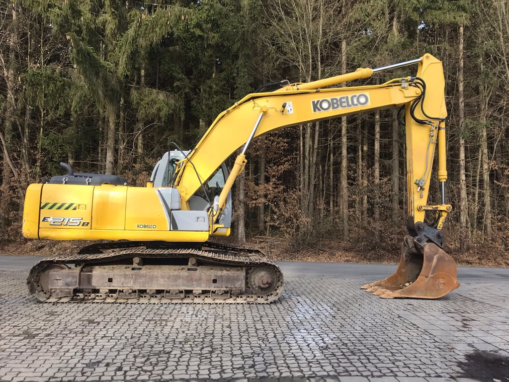 NEW HOLLAND E 215 B - Rupsgraafmachine: afbeelding 2 NEW HOLLAND E 215 B - Rupsgraafmachine: afbeelding 2