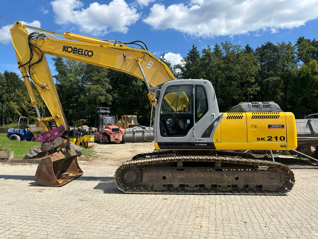 NEW HOLLAND Kobelco E 215 B - Rupsgraafmachine: afbeelding 1 NEW HOLLAND Kobelco E 215 B - Rupsgraafmachine: afbeelding 1