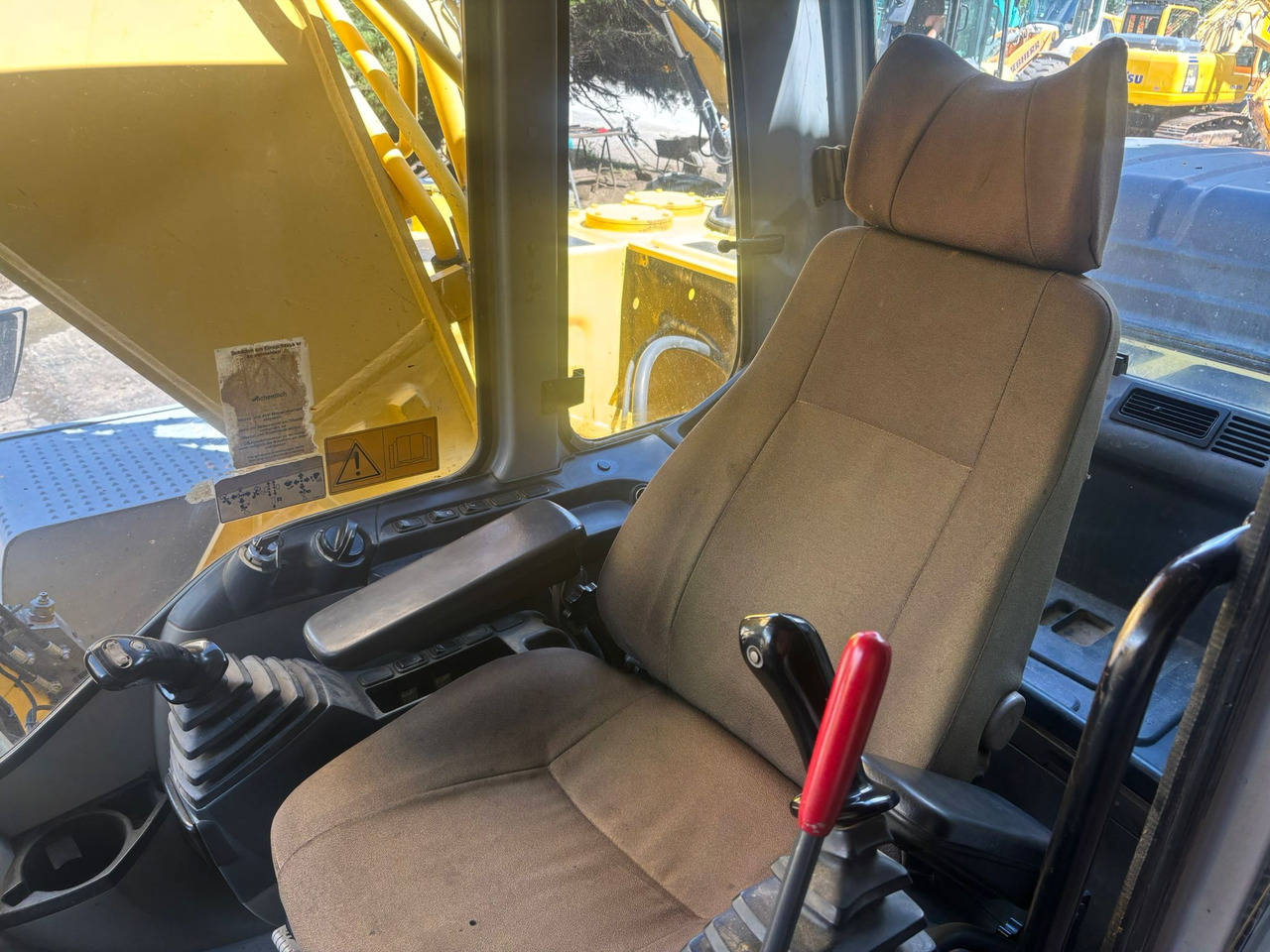 Rupsgraafmachine NEW HOLLAND Kobelco E 215 B: afbeelding 11 Rupsgraafmachine NEW HOLLAND Kobelco E 215 B: afbeelding 11