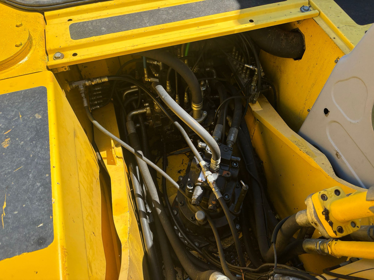 Rupsgraafmachine NEW HOLLAND Kobelco E 215 B: afbeelding 7 Rupsgraafmachine NEW HOLLAND Kobelco E 215 B: afbeelding 7