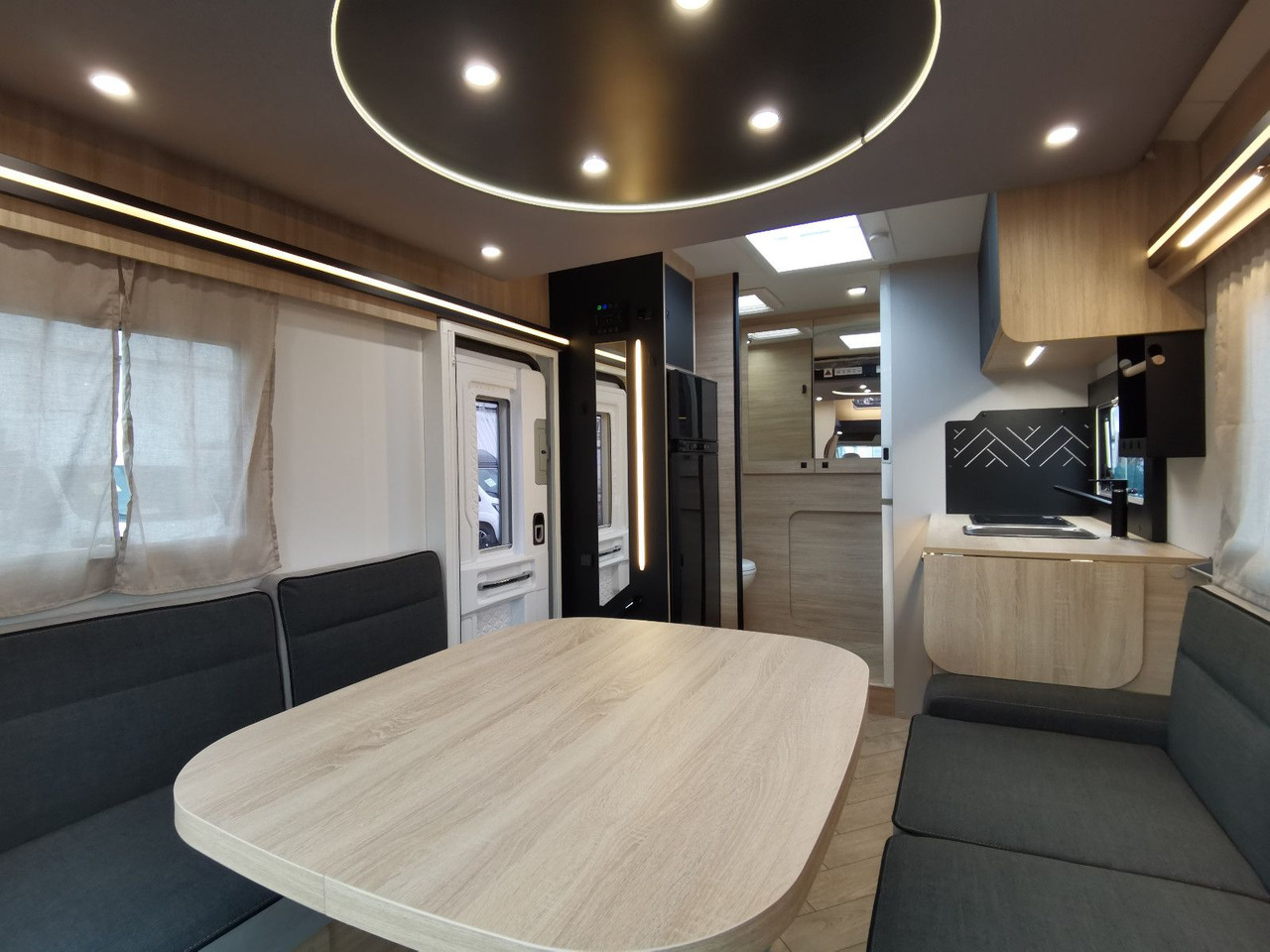 Half integraal camper Chausson 640 TITANIUM / MODELL 2026 / 165PS / XXL-HUBBETT: afbeelding 8 Half integraal camper Chausson 640 TITANIUM / MODELL 2026 / 165PS / XXL-HUBBETT: afbeelding 8