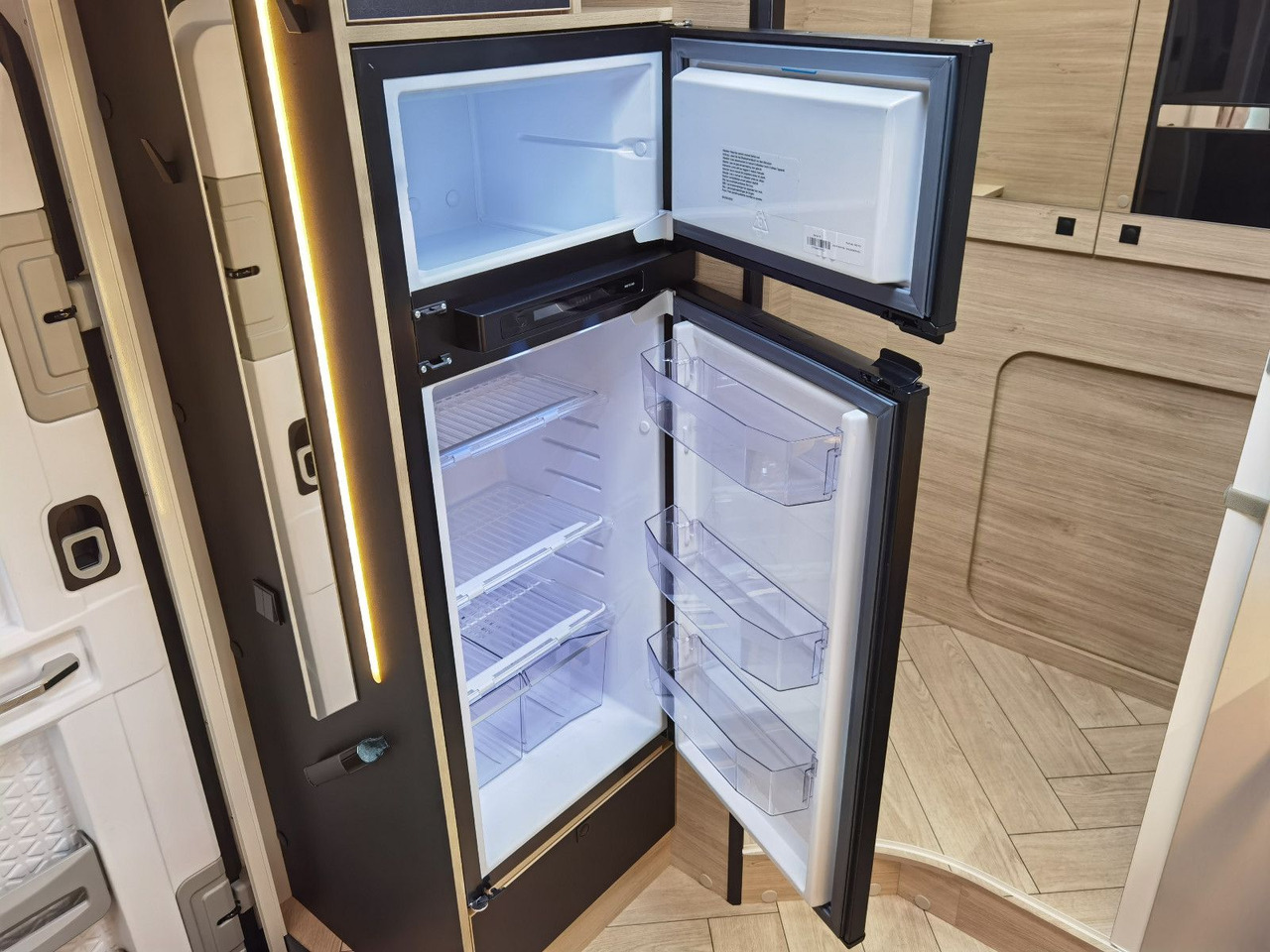 Half integraal camper Chausson 640 TITANIUM / MODELL 2026 / 165PS / XXL-HUBBETT: afbeelding 12 Half integraal camper Chausson 640 TITANIUM / MODELL 2026 / 165PS / XXL-HUBBETT: afbeelding 12