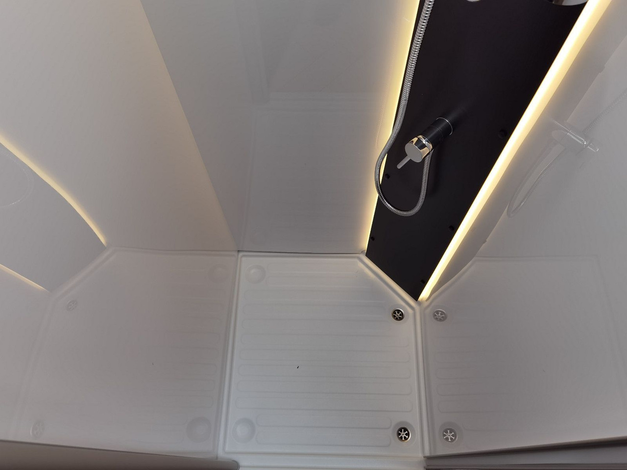 Half integraal camper Chausson 640 TITANIUM / MODELL 2026 / 165PS / XXL-HUBBETT: afbeelding 17 Half integraal camper Chausson 640 TITANIUM / MODELL 2026 / 165PS / XXL-HUBBETT: afbeelding 17