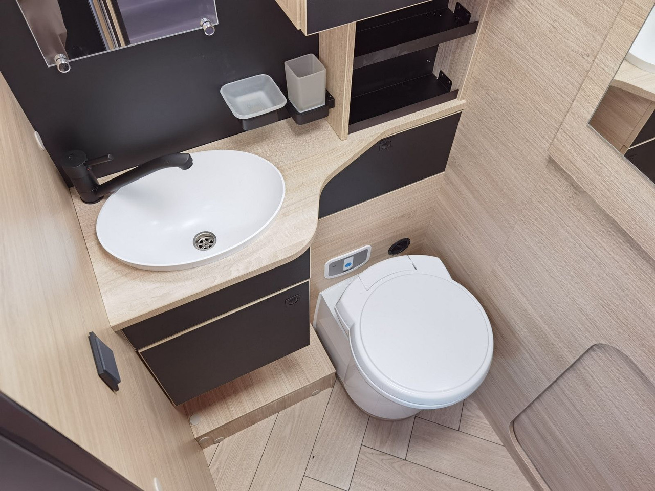 Half integraal camper Chausson 650 TITANIUM / - 2026 - / 165PS - 8G. / HUBBETT: afbeelding 21 Half integraal camper Chausson 650 TITANIUM / - 2026 - / 165PS - 8G. / HUBBETT: afbeelding 21