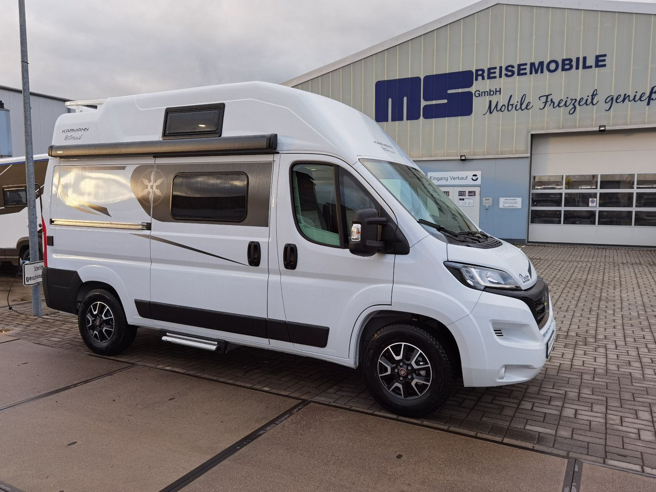 Karmann DEXTER 550 / 140PS / CONCEPT - PAKET & HUBBETT - Buscamper: afbeelding 4 Karmann DEXTER 550 / 140PS / CONCEPT - PAKET & HUBBETT - Buscamper: afbeelding 4