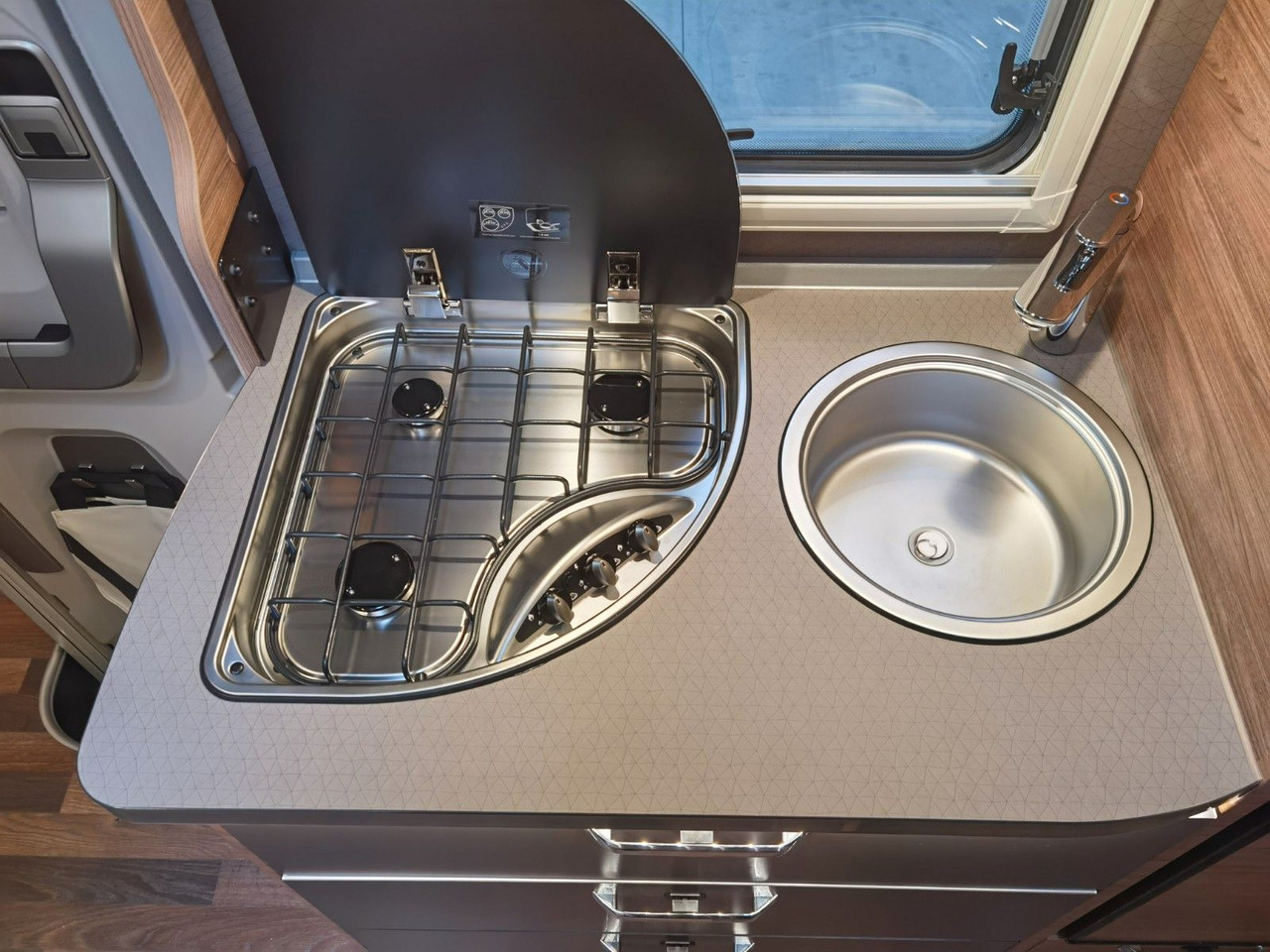 Half integraal camper Weinsberg CARACOMPACT 600 MEG EDITION PEPPER / MODELL 2025: afbeelding 16