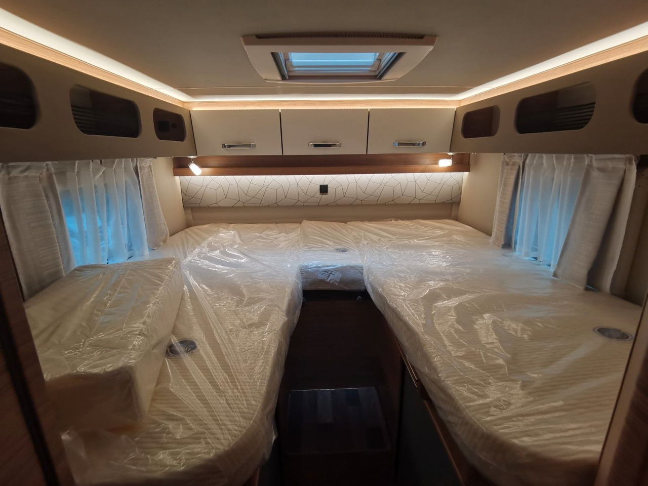 Half integraal camper Weinsberg CARACOMPACT 600 MEG PEPPER / MODELL 2026: afbeelding 20