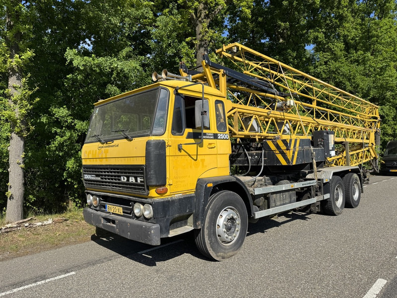 DAF 2500 - Mobiele kraan: afbeelding 1 DAF 2500 - Mobiele kraan: afbeelding 1