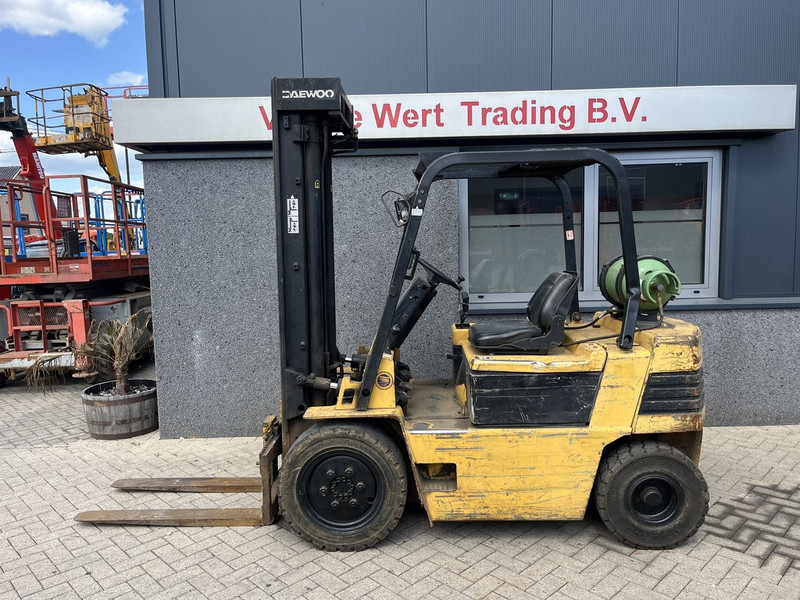 Daewoo G25S-2 triplo550 freelift 3e functie LPG - LPG heftruck: afbeelding 1 Daewoo G25S-2 triplo550 freelift 3e functie LPG - LPG heftruck: afbeelding 1