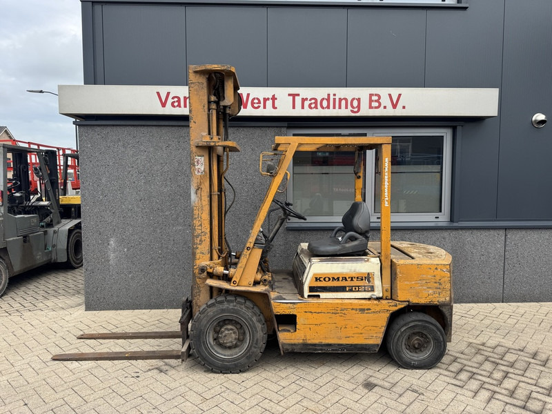 Komatsu FD25-8 Triplo 600 Freelift / 3e Functie Isuzu Diesel - Diesel heftruck: afbeelding 1 Komatsu FD25-8 Triplo 600 Freelift / 3e Functie Isuzu Diesel - Diesel heftruck: afbeelding 1